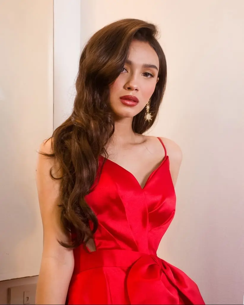 pretty Filipino model
