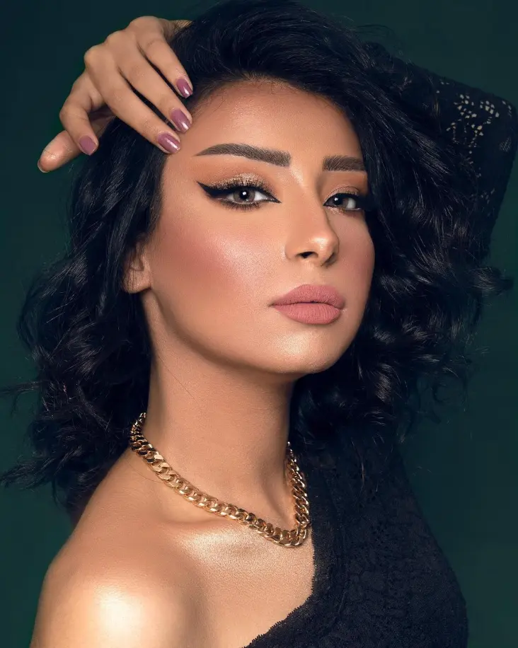 pretty Iraqi lady
